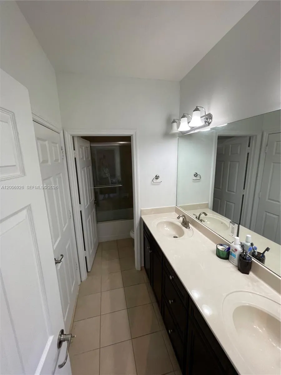 10086 NW 89th Ter Doral, FL 33178
