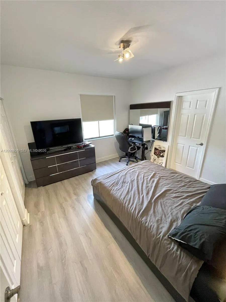 10086 NW 89th Ter Doral, FL 33178