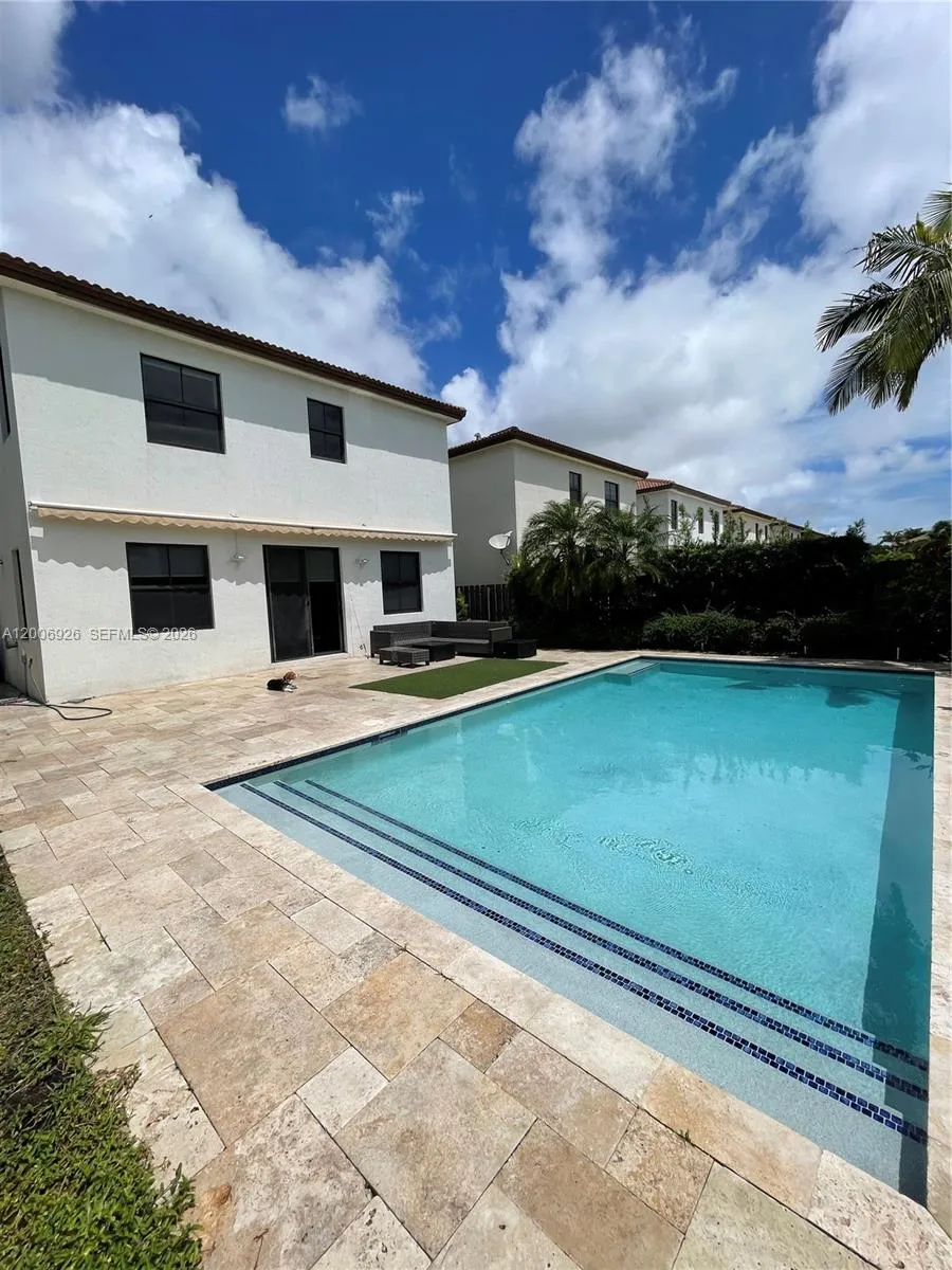 10086 NW 89th Ter Doral, FL 33178