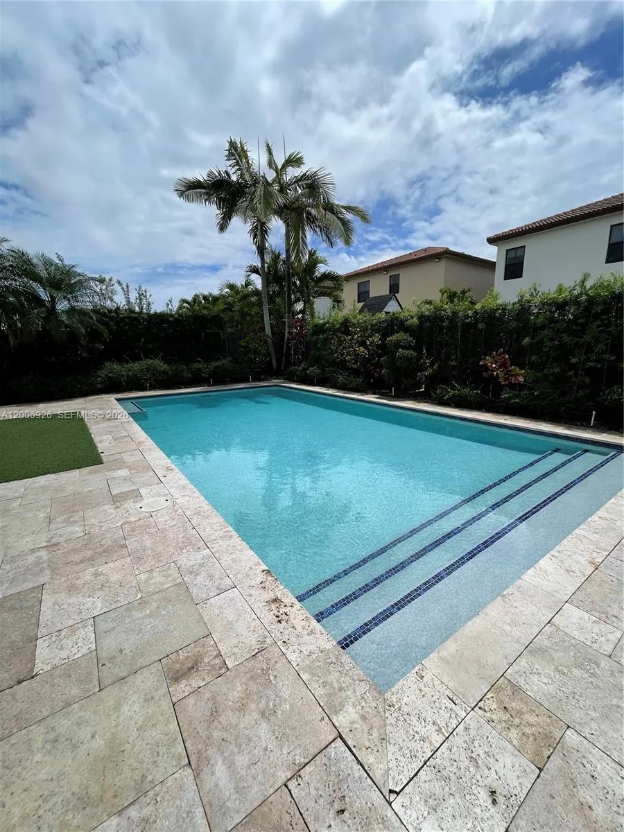 10086 NW 89th Ter Doral, FL 33178