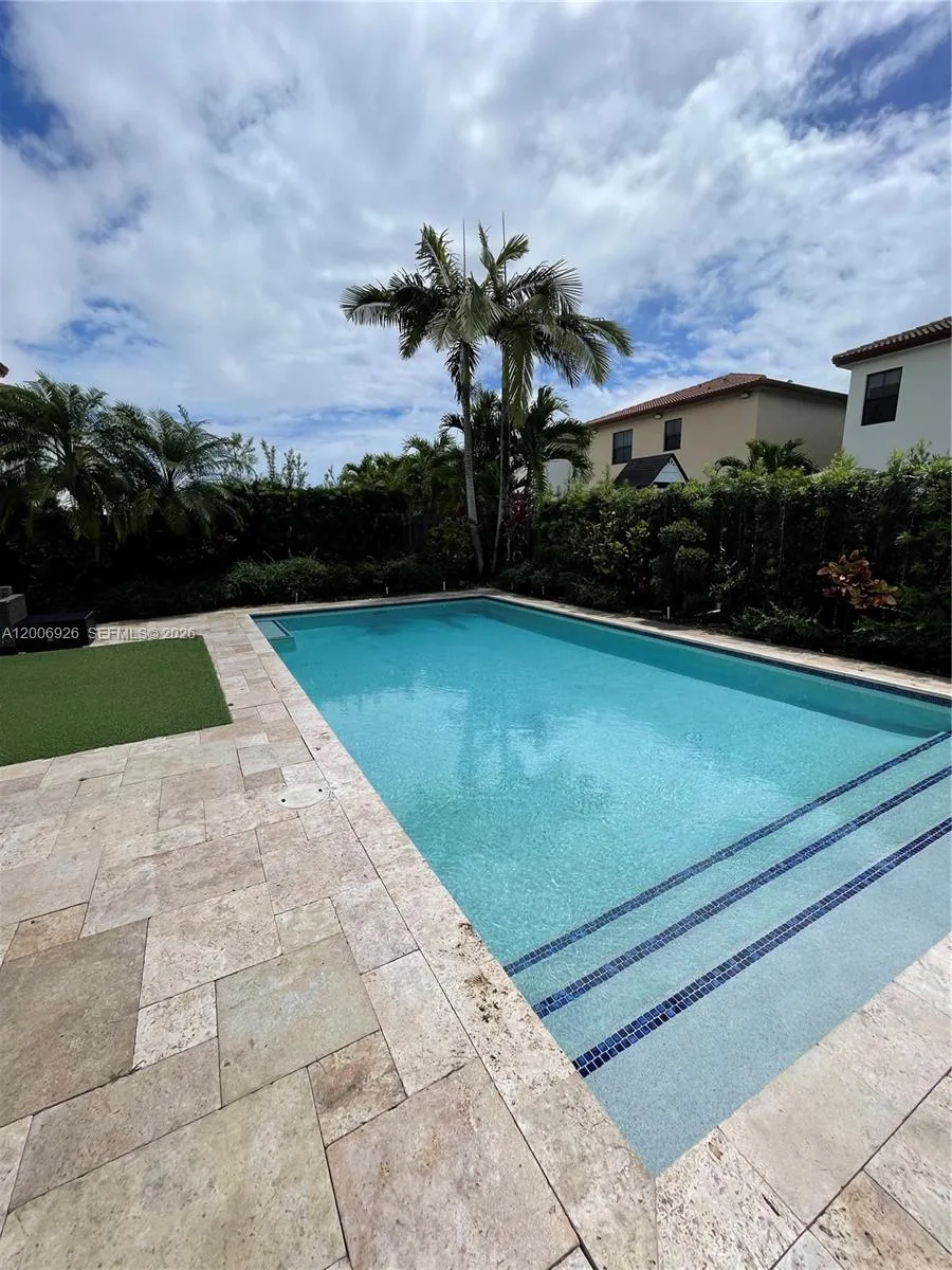 10086 NW 89th Ter Doral, FL 33178