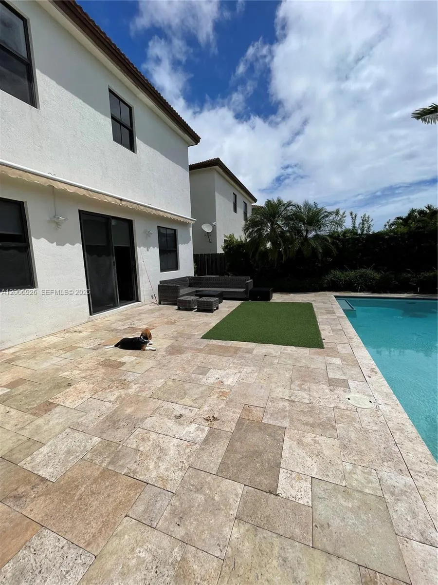 10086 NW 89th Ter Doral, FL 33178