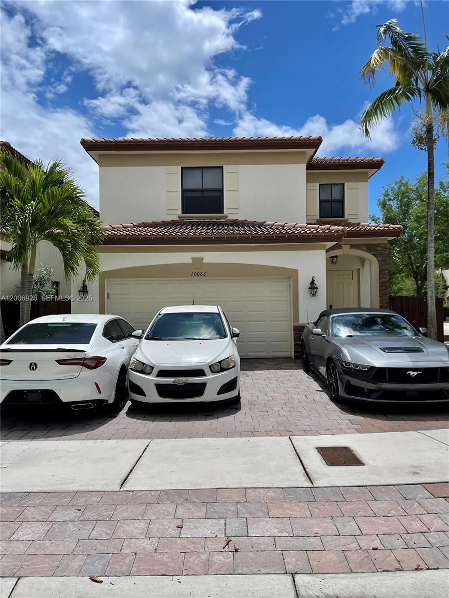 10086 NW 89th Ter Doral, FL 33178
