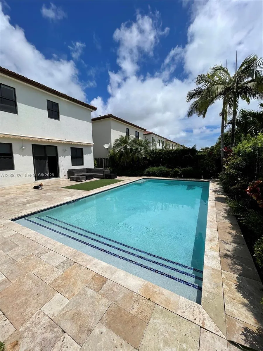 10086 NW 89th Ter Doral, FL 33178