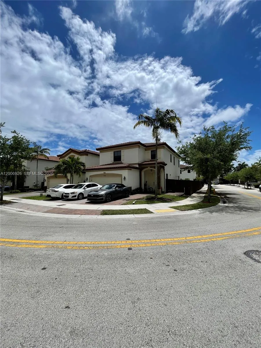 10086 NW 89th Ter Doral, FL 33178
