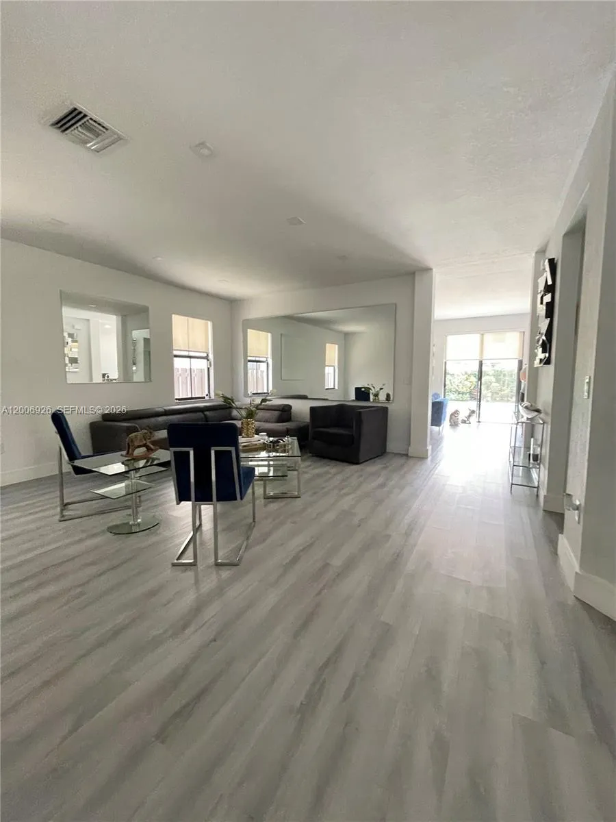 10086 NW 89th Ter Doral, FL 33178