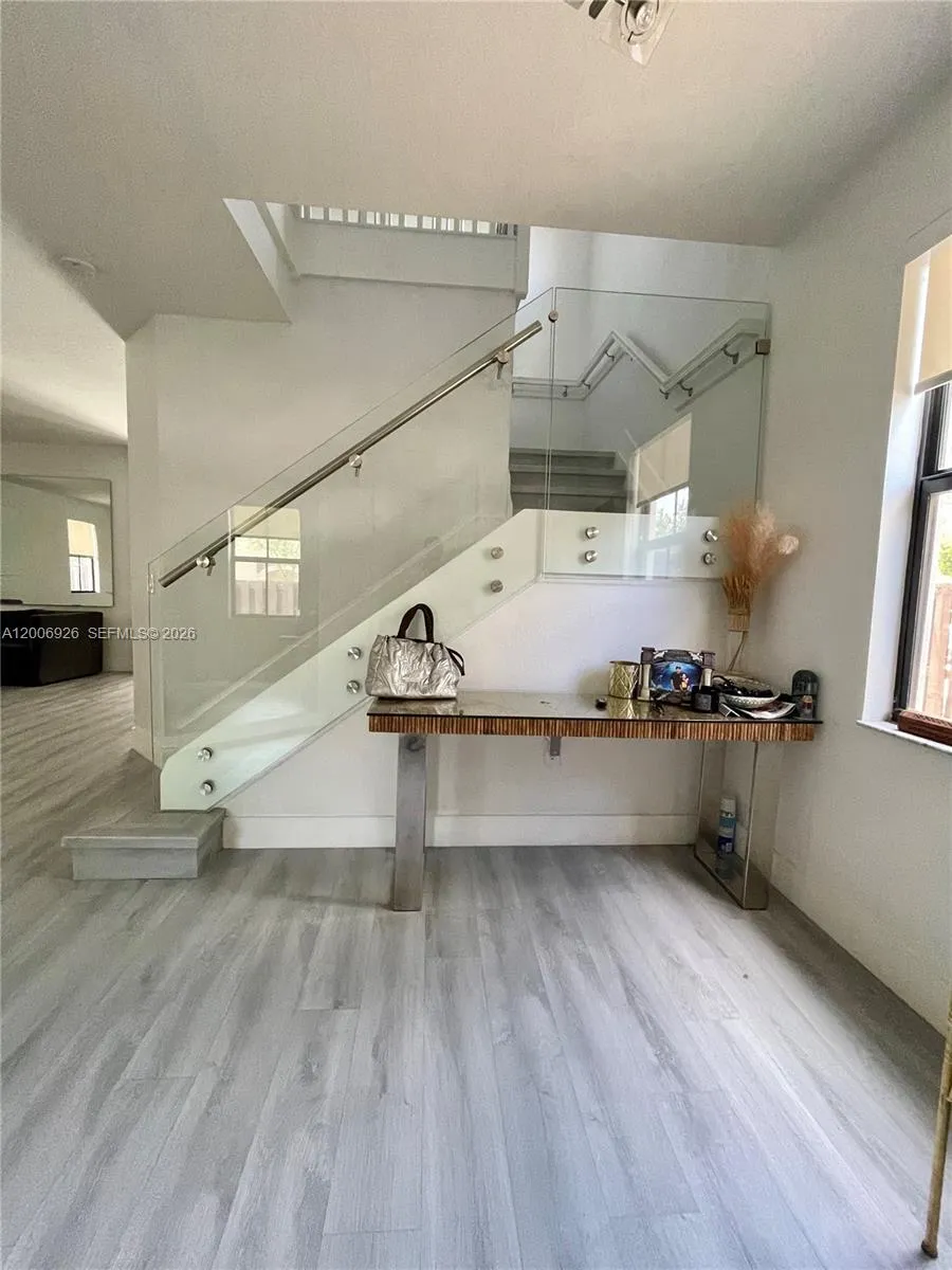 10086 NW 89th Ter Doral, FL 33178