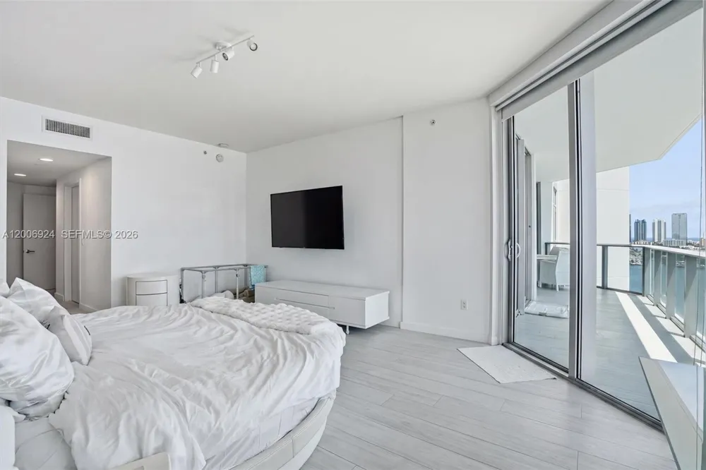 17301 Biscayne Blvd #1905 North Miami Beach, FL 33160