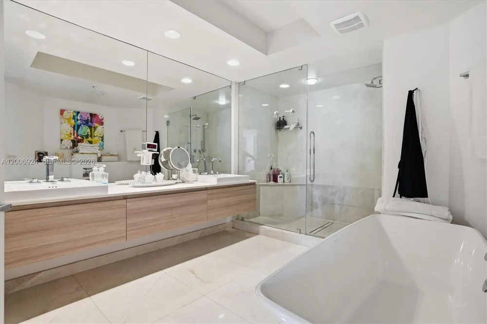 17301 Biscayne Blvd #1905 North Miami Beach, FL 33160