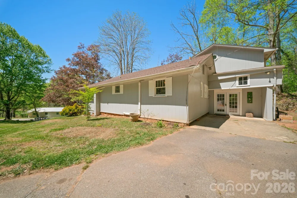 290 Hookers Gap Road Candler, NC 28715