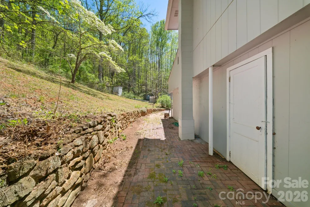 290 Hookers Gap Road Candler, NC 28715