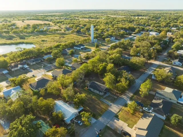 406 S LLano Street Whitney, TX 76692