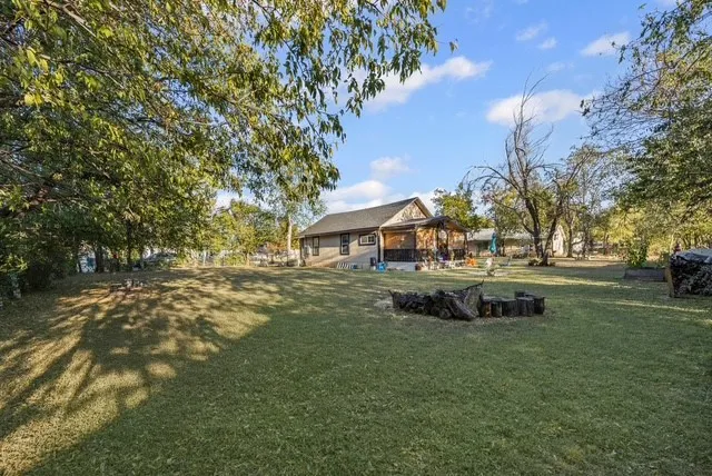 406 S LLano Street Whitney, TX 76692