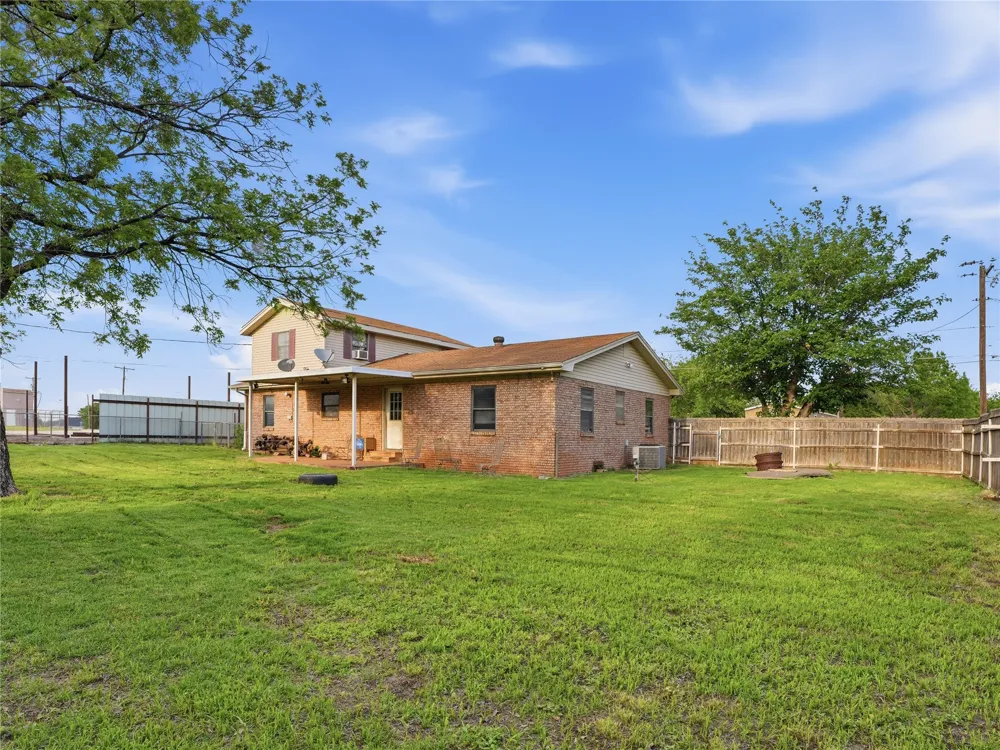 511 Clay Street Henrietta, TX 76365