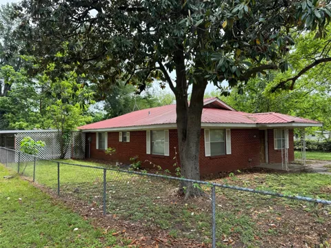 621 French Street