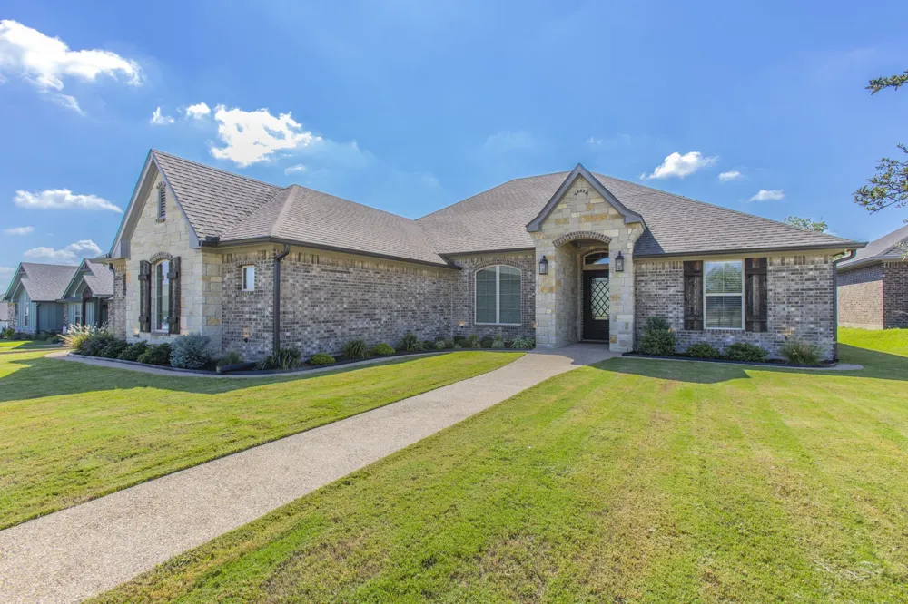 233 Fox Run Lane Robinson, TX 76706