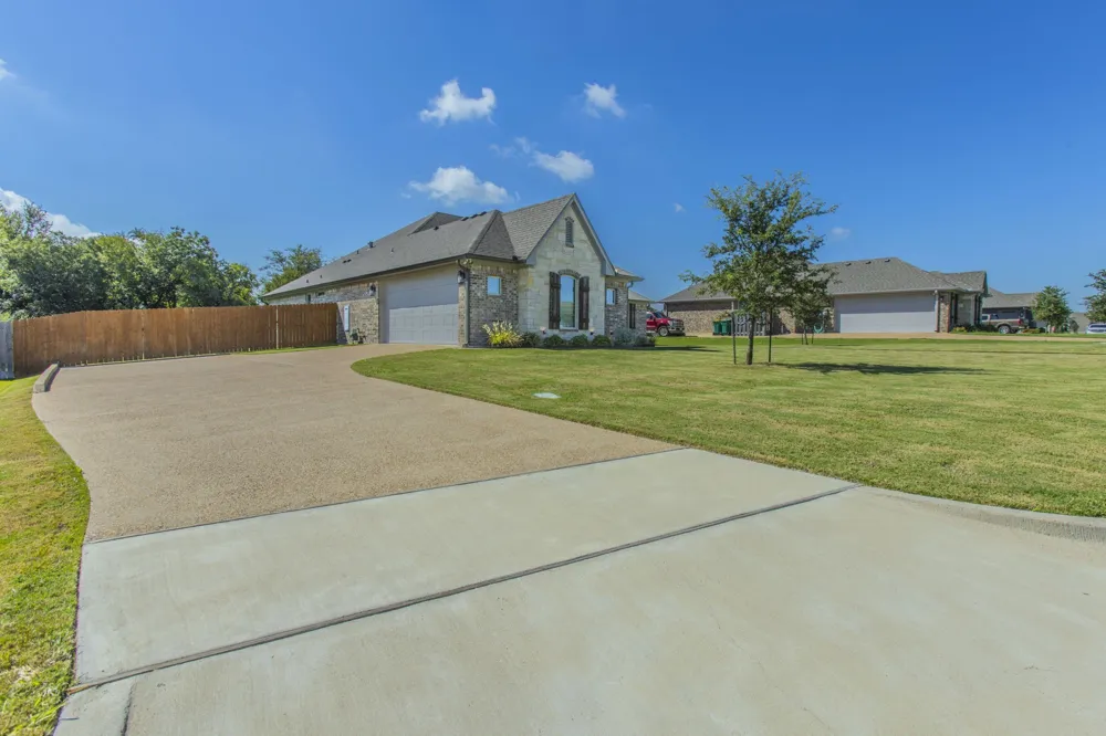 233 Fox Run Lane Robinson, TX 76706