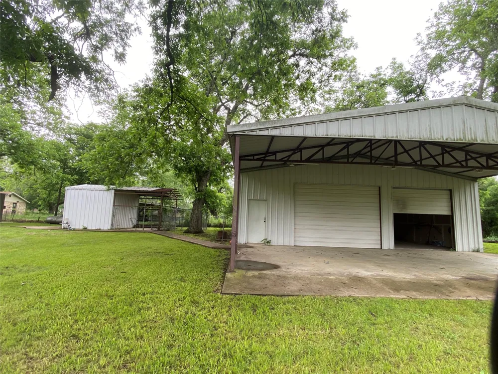 152 County Road 4871 Newark, TX 76071
