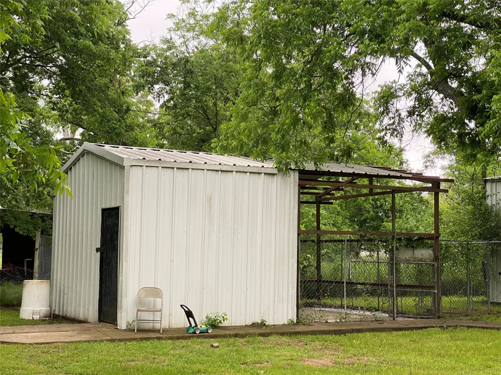 152 County Road 4871 Newark, TX 76071