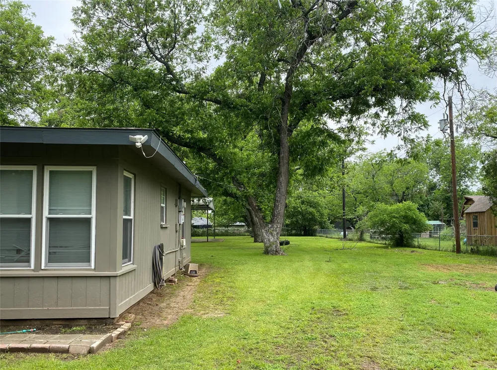 152 County Road 4871 Newark, TX 76071