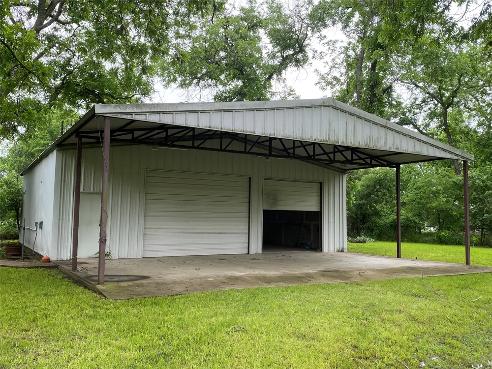 152 County Road 4871 Newark, TX 76071