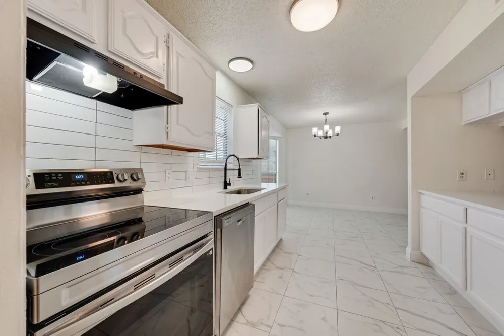 4028 O B Crowe Drive Dallas, TX 75227