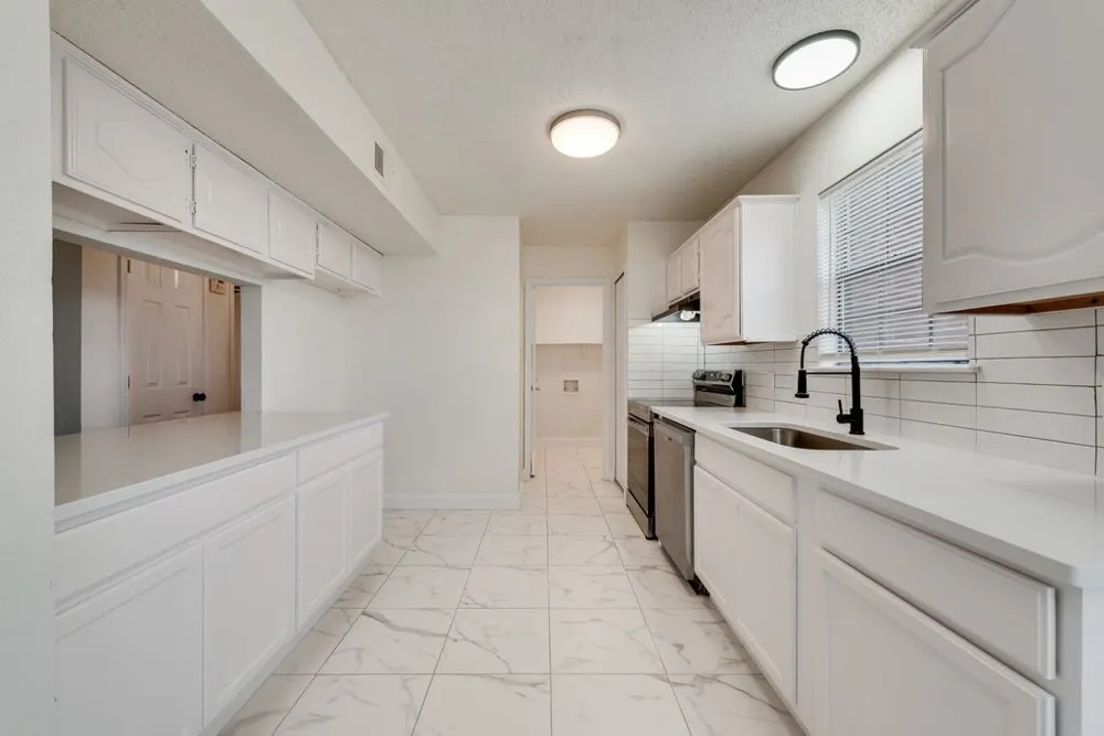 4028 O B Crowe Drive Dallas, TX 75227