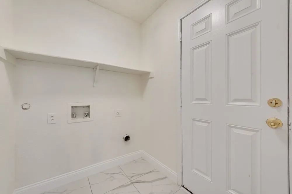 4028 O B Crowe Drive Dallas, TX 75227