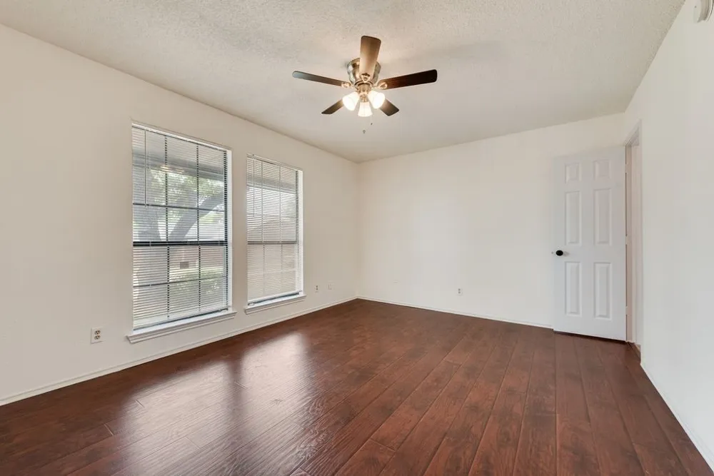 4028 O B Crowe Drive Dallas, TX 75227