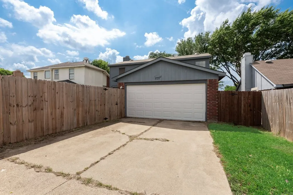 4028 O B Crowe Drive Dallas, TX 75227