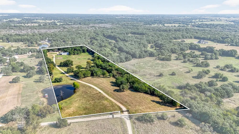 437 County Road 292 Collinsville, TX 76233