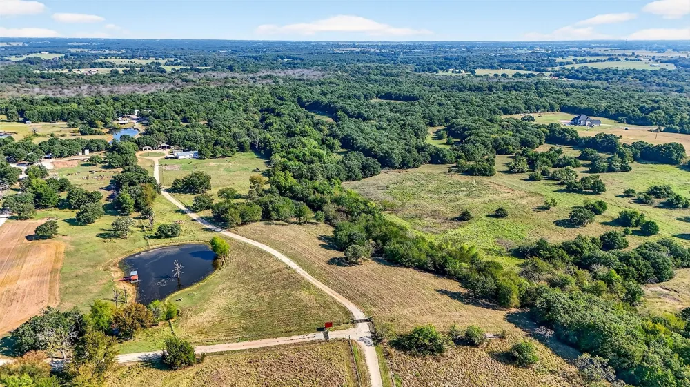437 County Road 292 Collinsville, TX 76233