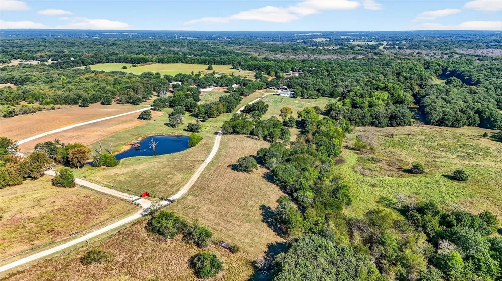 437 County Road 292 Collinsville, TX 76233