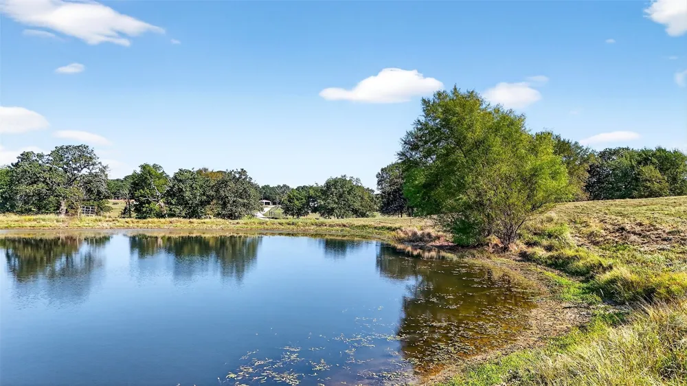 437 County Road 292 Collinsville, TX 76233