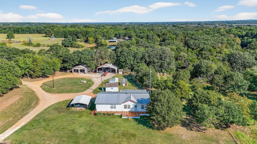 437 County Road 292 Collinsville, TX 76233