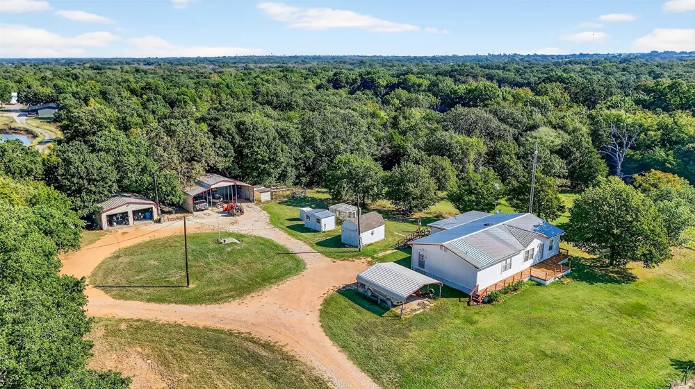 437 County Road 292 Collinsville, TX 76233