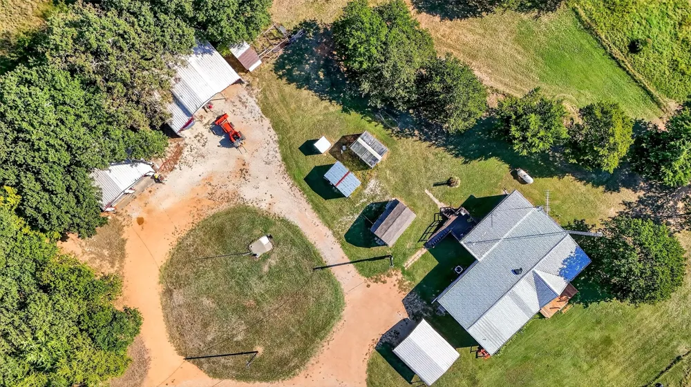 437 County Road 292 Collinsville, TX 76233