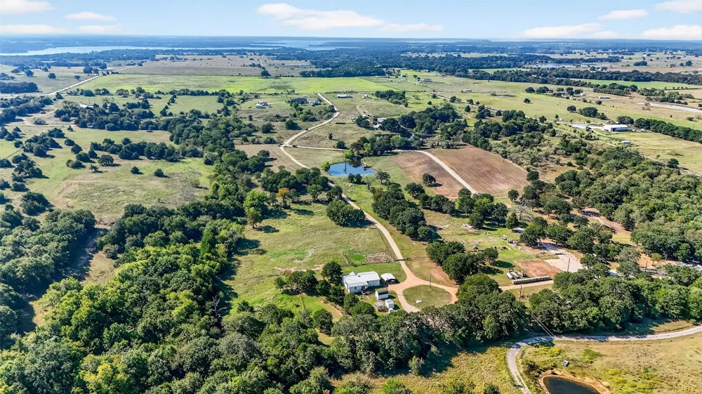 437 County Road 292 Collinsville, TX 76233