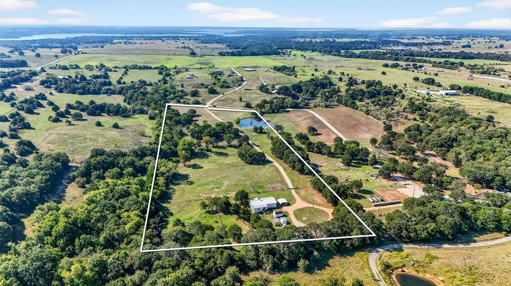 437 County Road 292 Collinsville, TX 76233