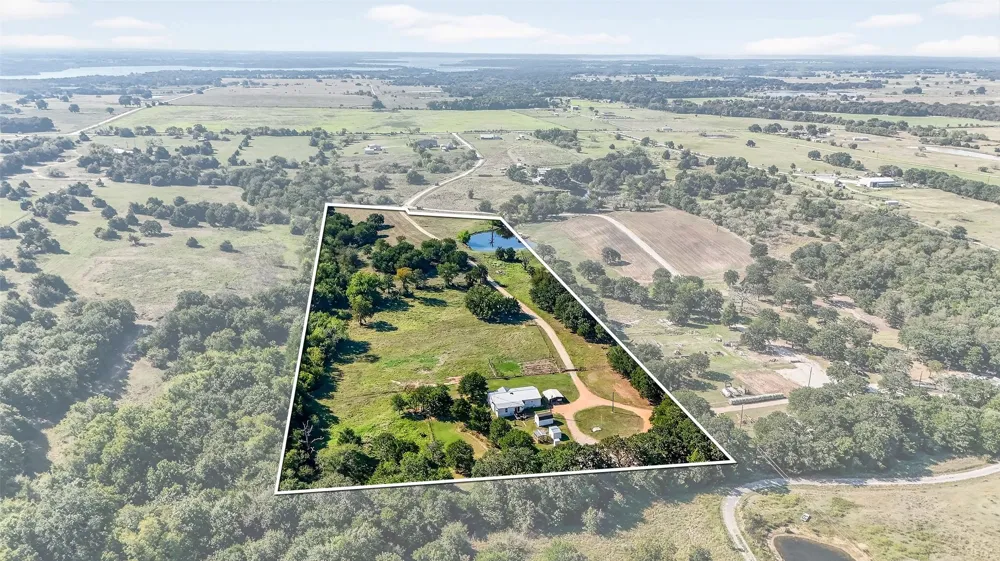 437 County Road 292 Collinsville, TX 76233