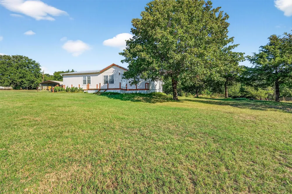 437 County Road 292 Collinsville, TX 76233