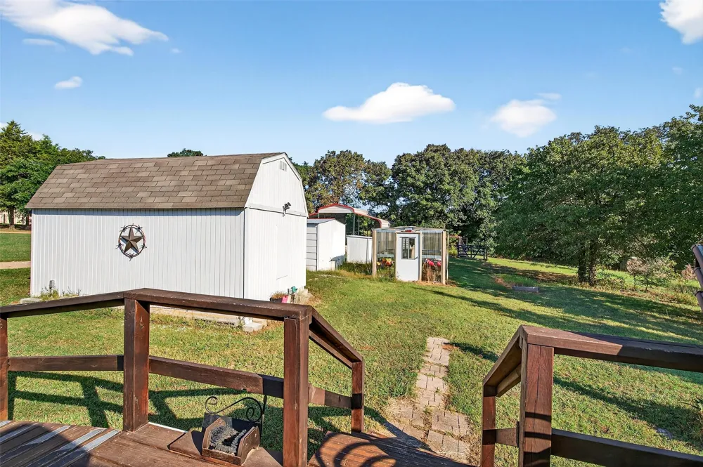 437 County Road 292 Collinsville, TX 76233