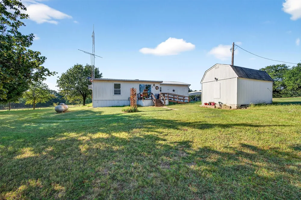 437 County Road 292 Collinsville, TX 76233