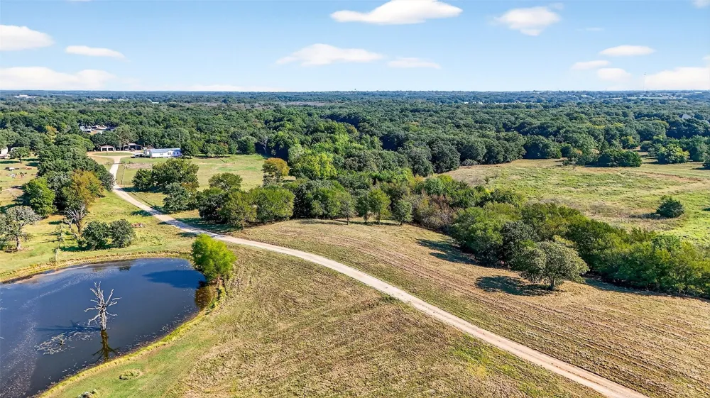 437 County Road 292 Collinsville, TX 76233