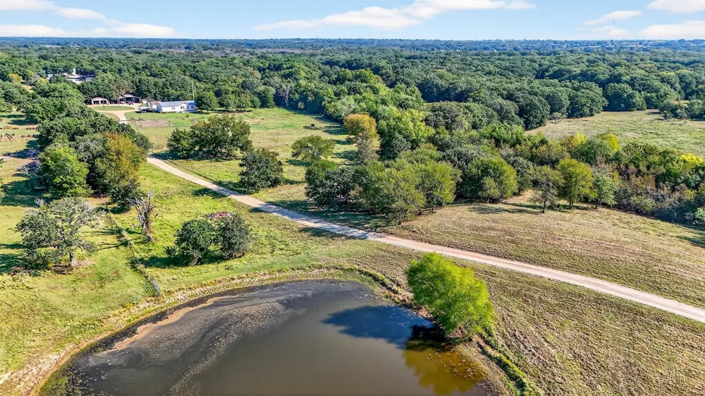 437 County Road 292 Collinsville, TX 76233