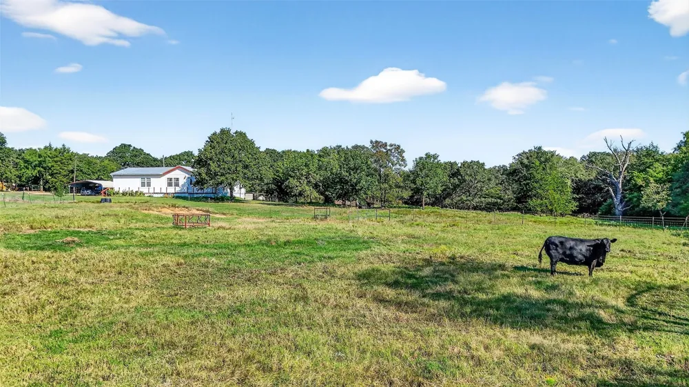 437 County Road 292 Collinsville, TX 76233