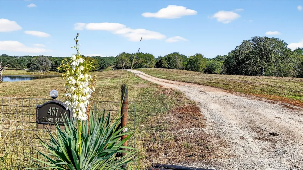 437 County Road 292 Collinsville, TX 76233