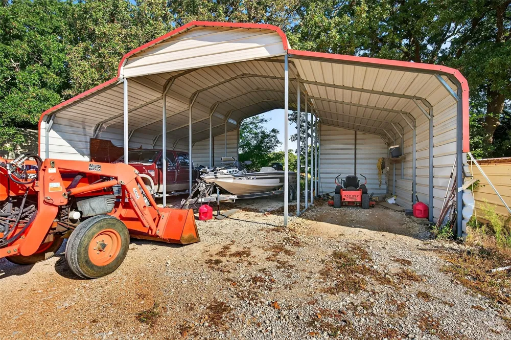 437 County Road 292 Collinsville, TX 76233