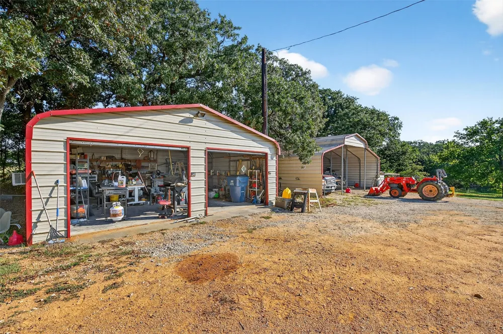 437 County Road 292 Collinsville, TX 76233
