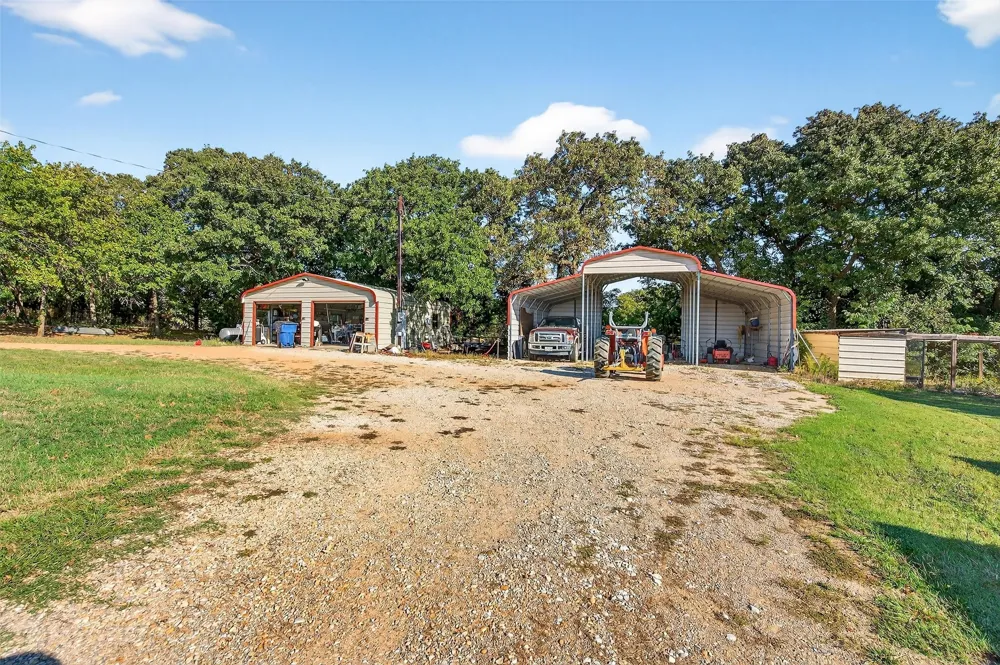 437 County Road 292 Collinsville, TX 76233